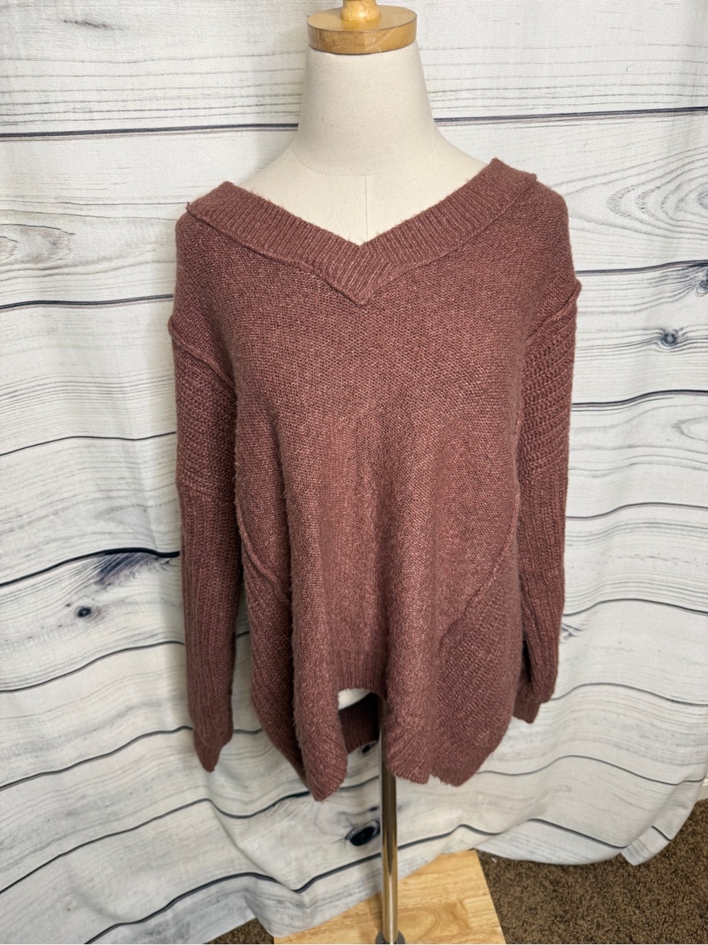 Relaxed V-Neck Knit Sweater in Mauve